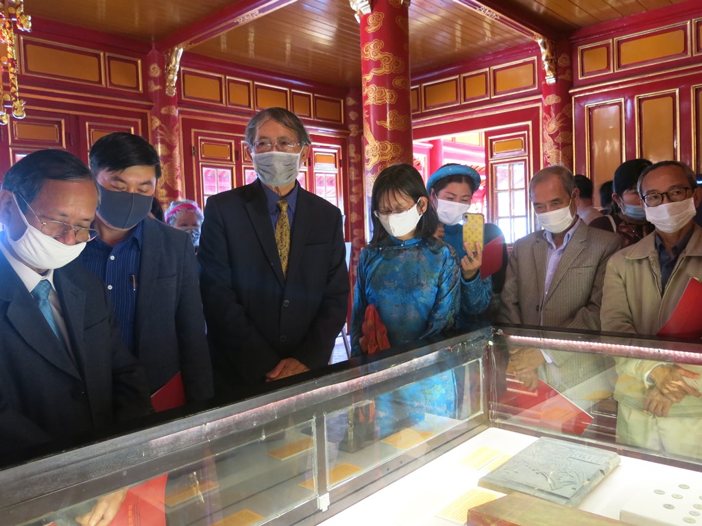 Trưng bày tư liệu, hiện vật liên quan đến hoàng đế Minh Mạng