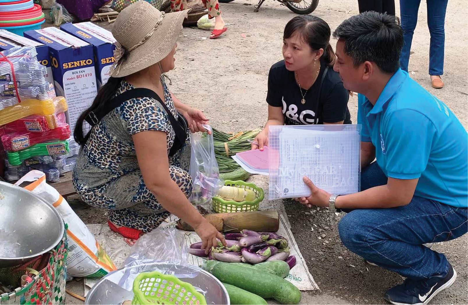 Từ ra chợ đến vô nhà