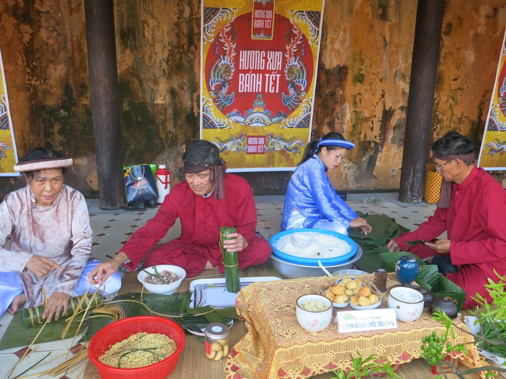 Trải nghiệm tết xưa qua “Hương xưa bánh Tết”