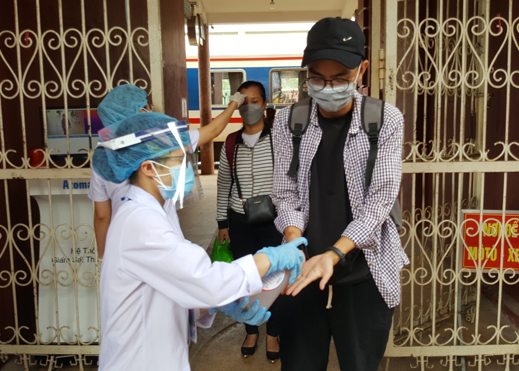 Đảm bảo an toàn giao thông đi đôi với phòng dịch COVID-19