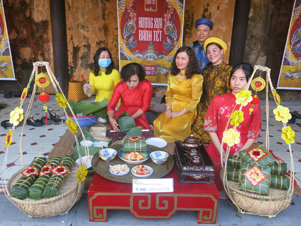 Experiencing the old Tet through The old flavor of Tet cakes