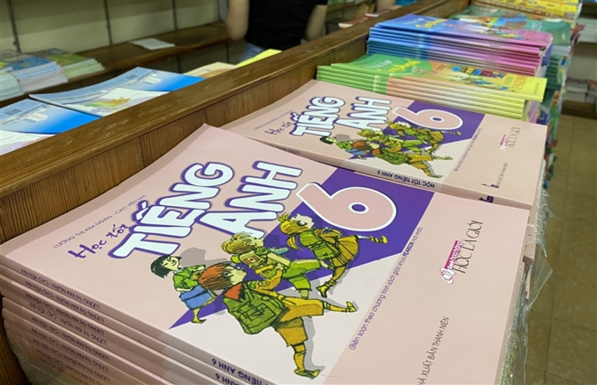 Bộ trưởng Phùng Xuân Nhạ phê duyệt danh mục sách giáo khoa mới cho lớp 2, lớp 6