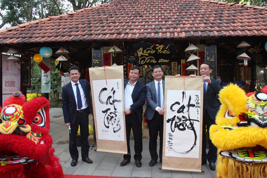 The flower park welcoming spring is officially open to residents