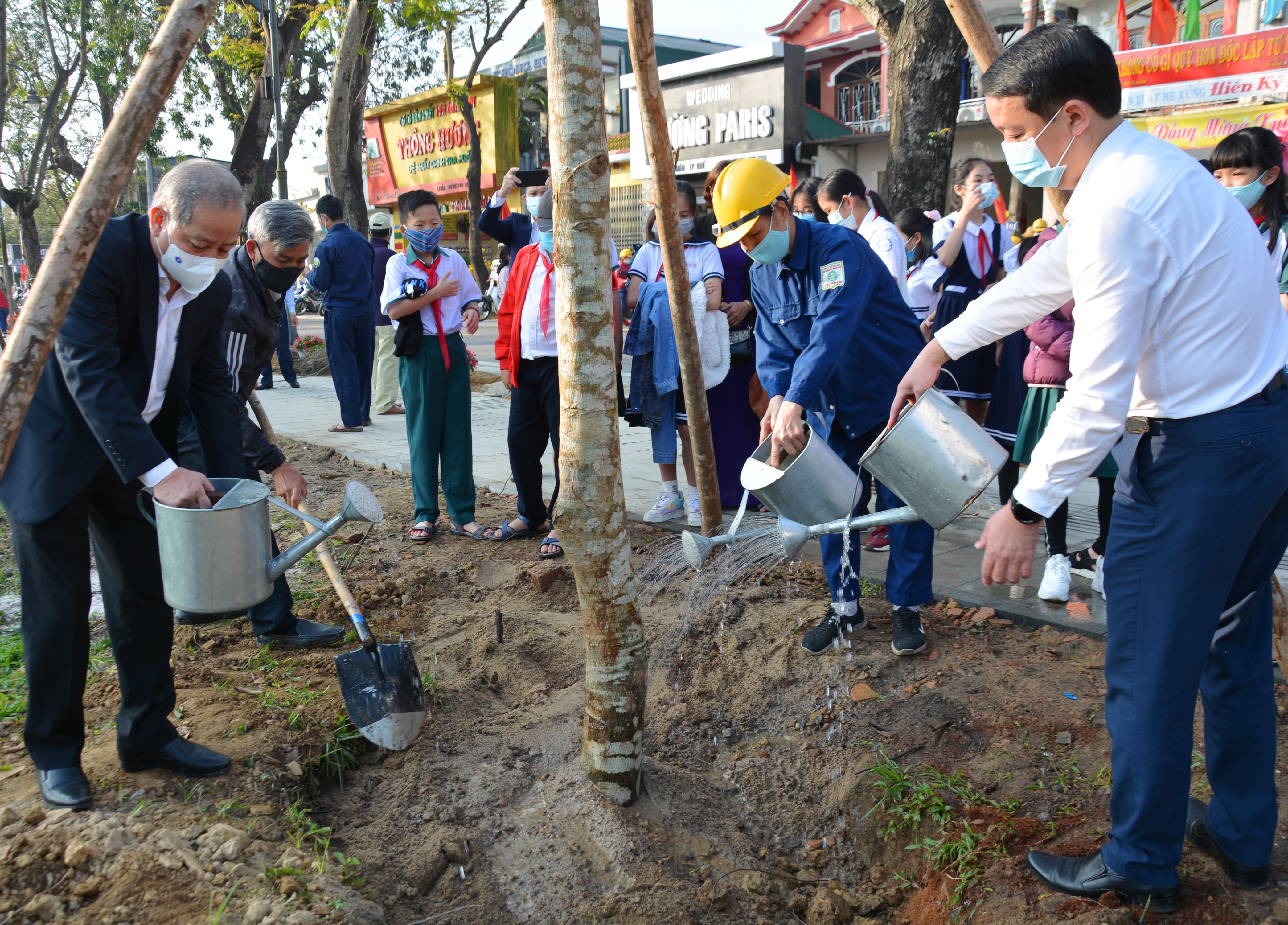 Lãnh đạo tỉnh, thành phố tham gia Tết trồng cây
