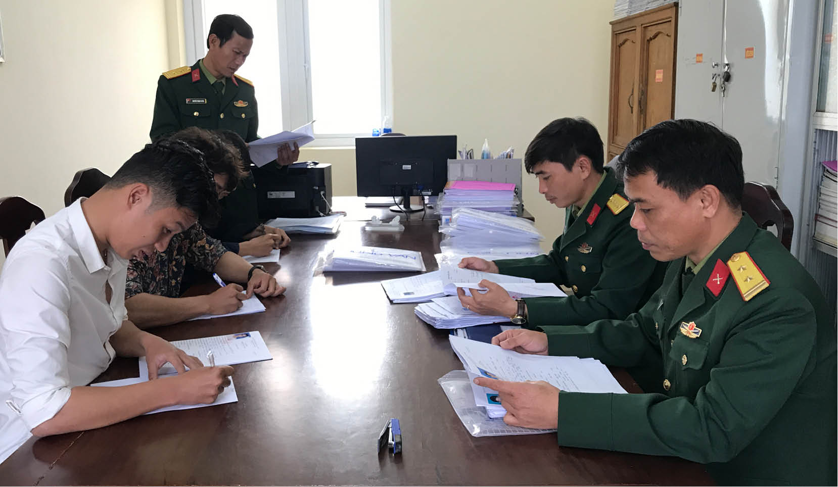 Lên đường nhập ngũ