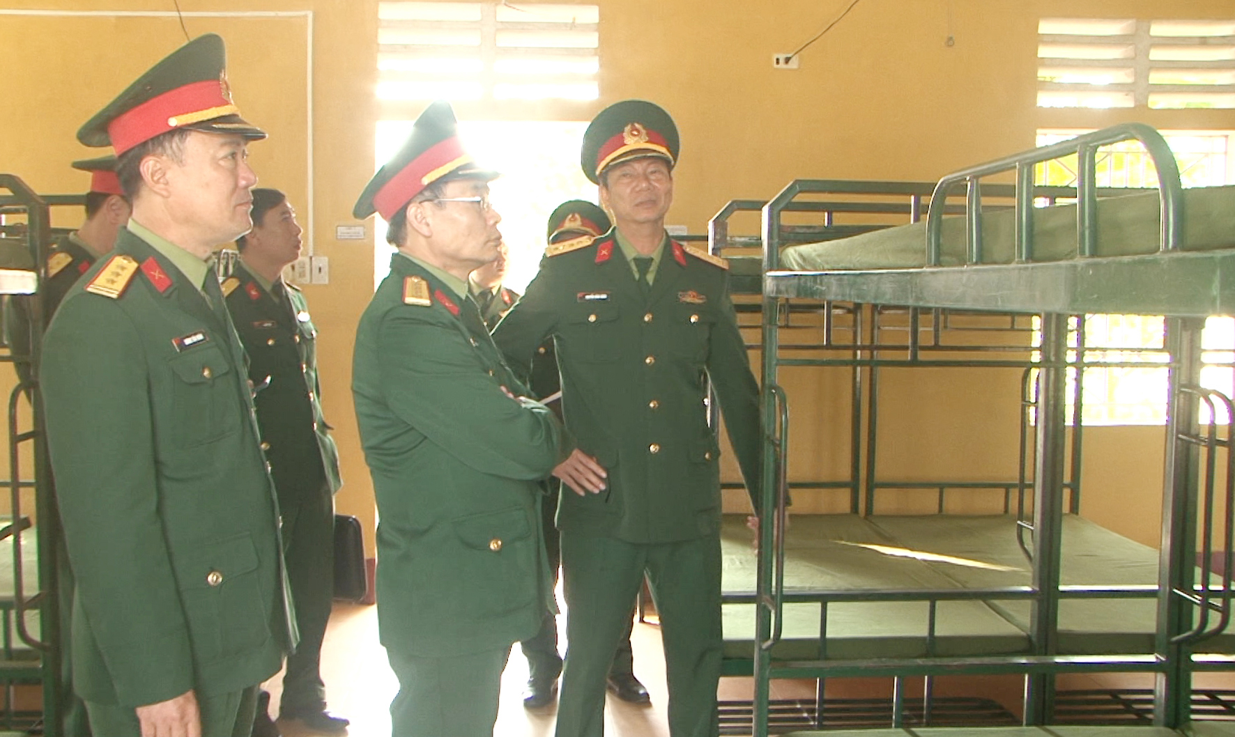 Kiểm tra công tác bảo đảm hậu cần cho huấn luyện chiến sĩ mới