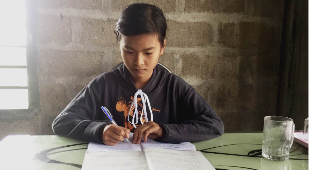 Bố mẹ tật nguyền nuôi con ngoan, học tốt