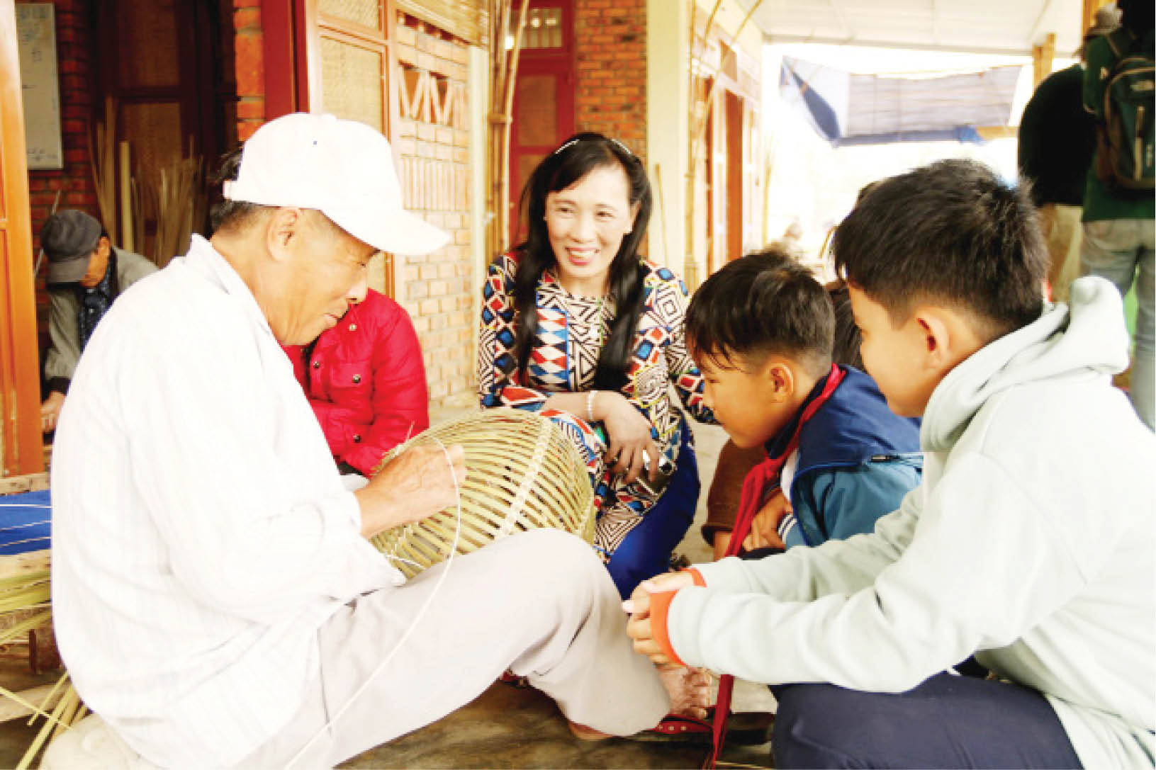Giáo dục địa phương, đừng làm học sinh… sợ - Kỳ 2 Vừa dạy học, vừa lắng nghe