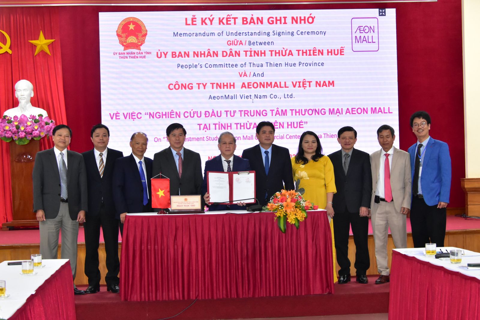 Signing Memorandum of Understanding for investment in Aeon Mall Shopping Center in Hue