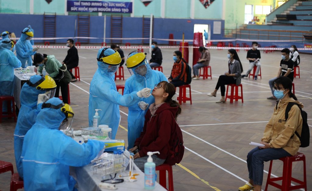 Xét nghiệm sàng lọc COVID-19 cho sinh viên Đại học Huế trở lại học tập