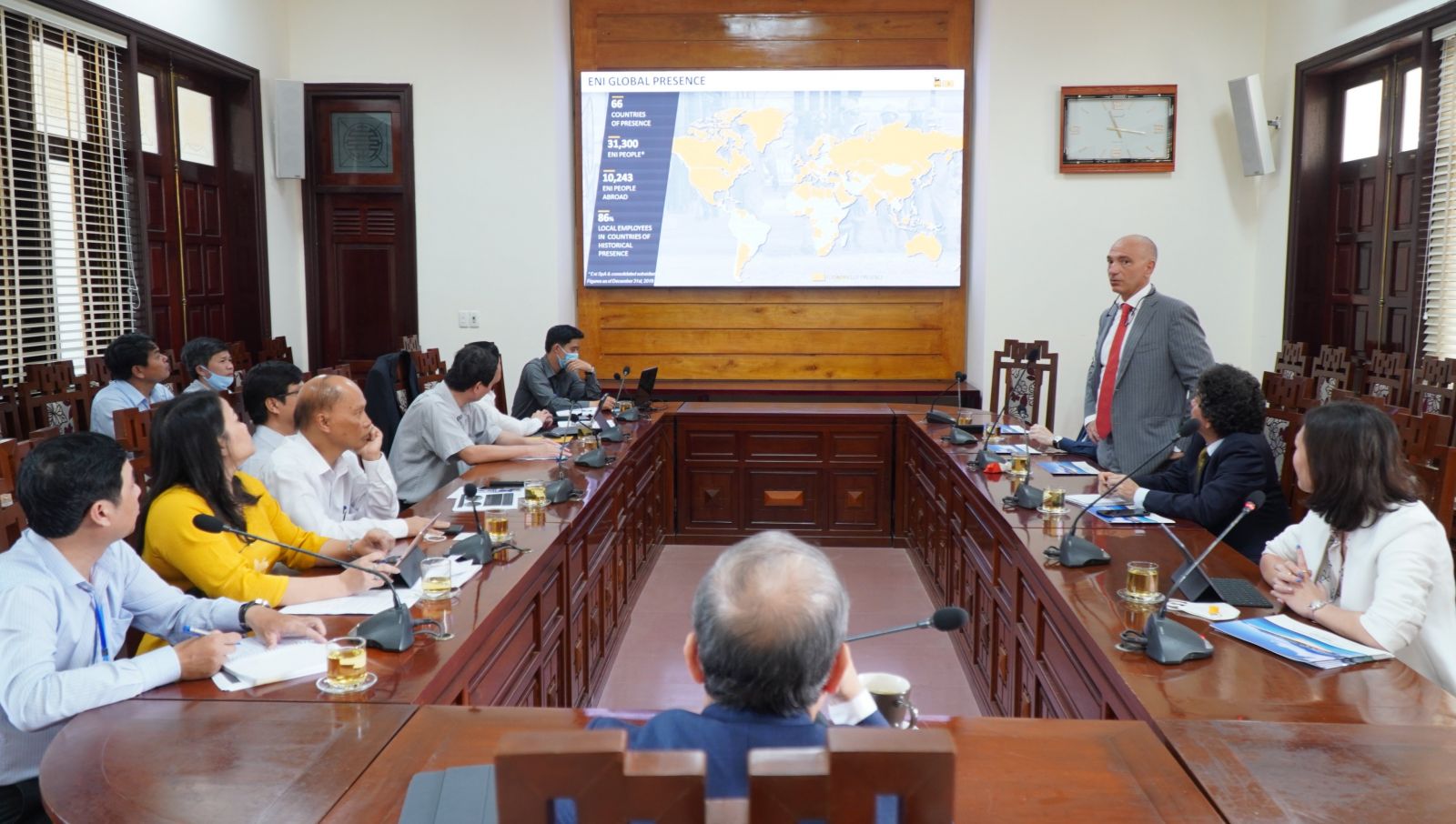 Oil and Gas Group ENI explores investment opportunities in Thua Thien Hue