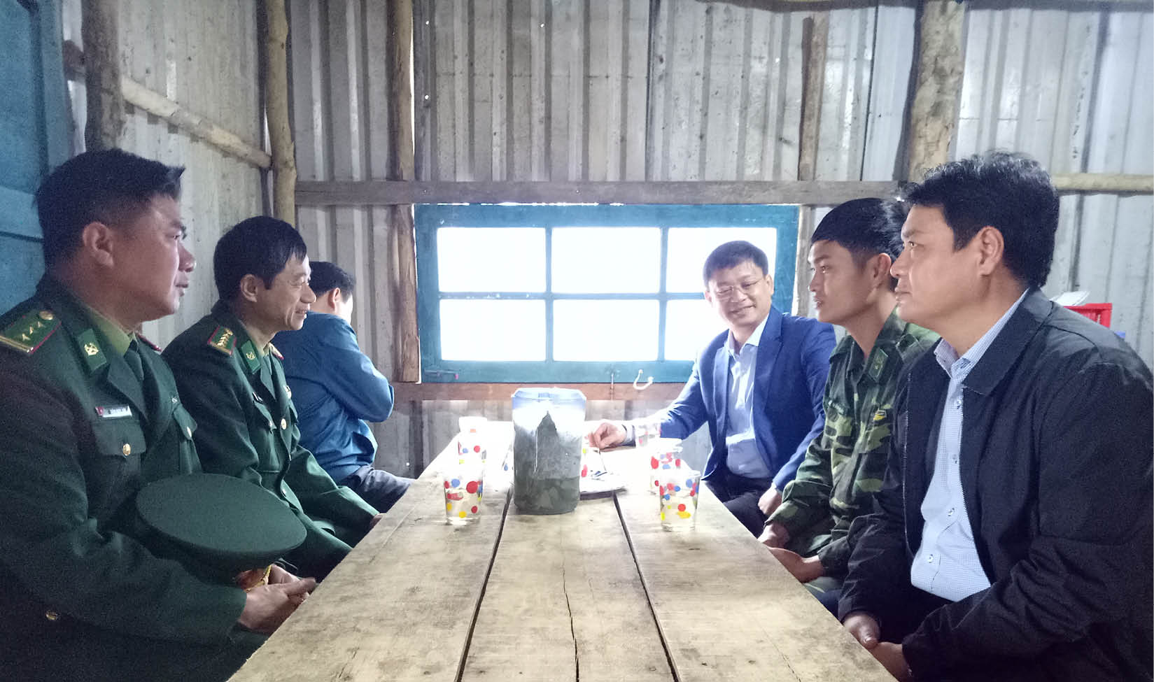 Khóa, chặn COVID-19 trên tuyến biên giới