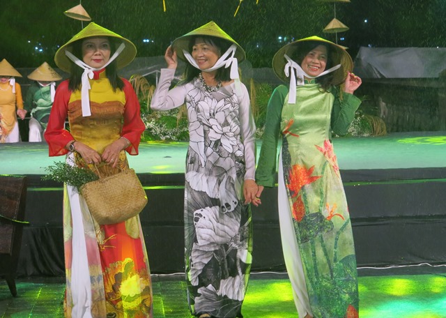 Được miễn vé khi mặc áo dài tham quan di tích trong dịp 8 3