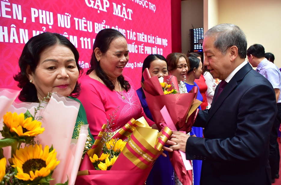 Trong thành công chung của tỉnh, có sự đóng góp của phụ nữ