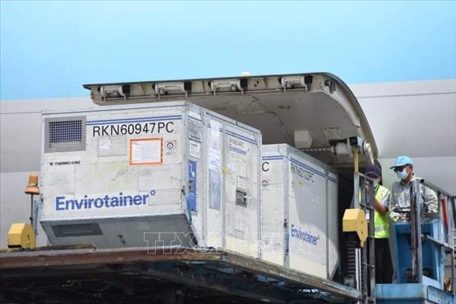 Sáng 8 3, Việt Nam triển khai những mũi tiêm vaccine ngừa COVID-19 đầu tiên