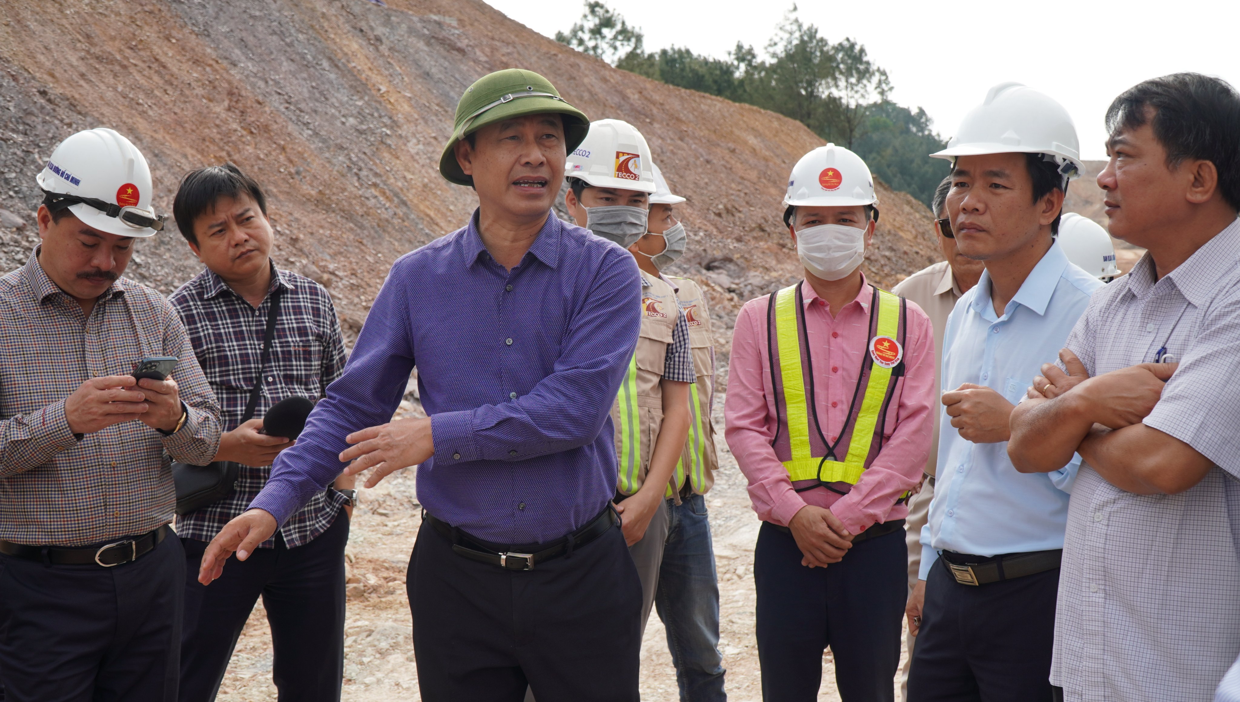 Đẩy nhanh tiến độ cao tốc Cam Lộ - La Sơn gắn với đảm bảo chất lượng