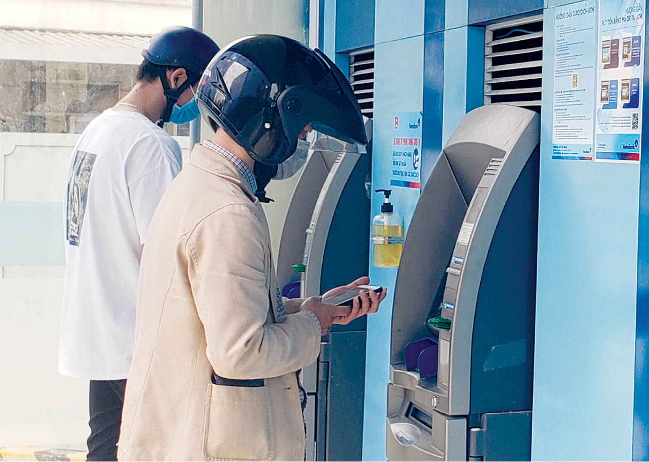 Từ thói quen đến hành động - bài 1 Thay đổi tâm lý “tiền trao - cháo múc”