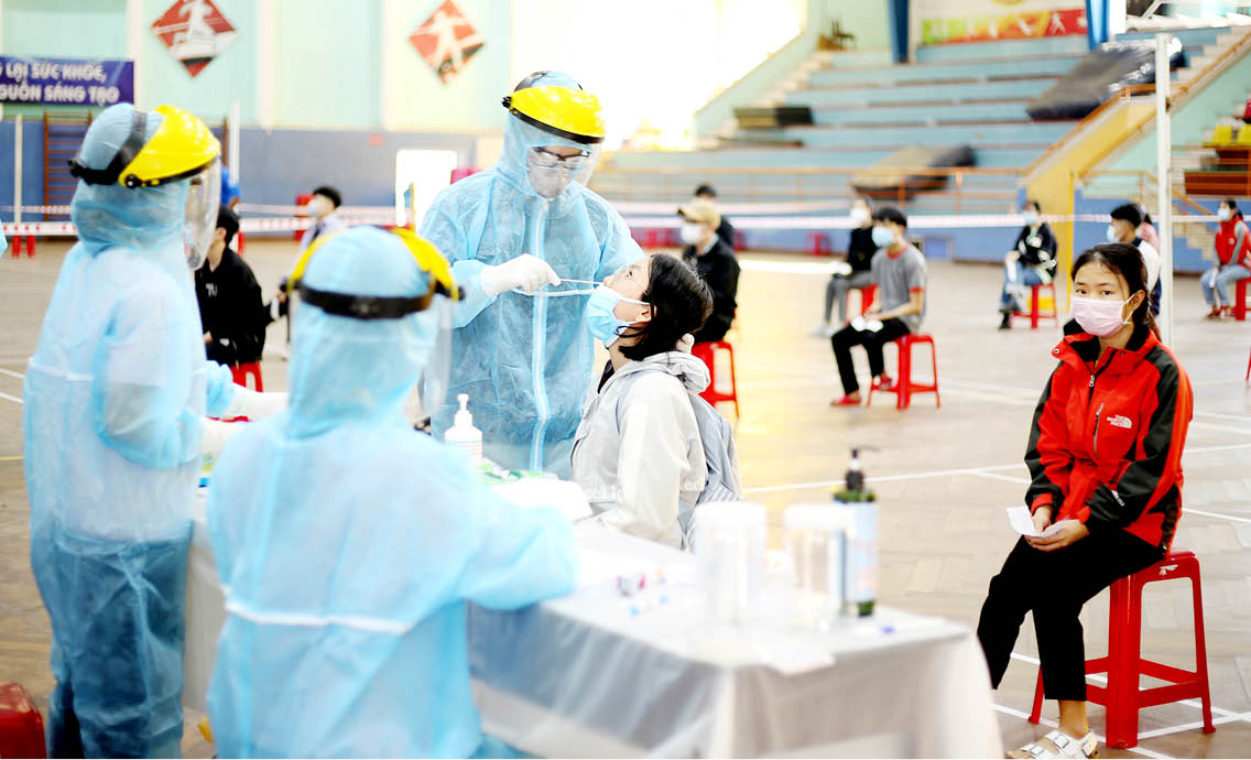 Sinh viên yên tâm trở lại trường