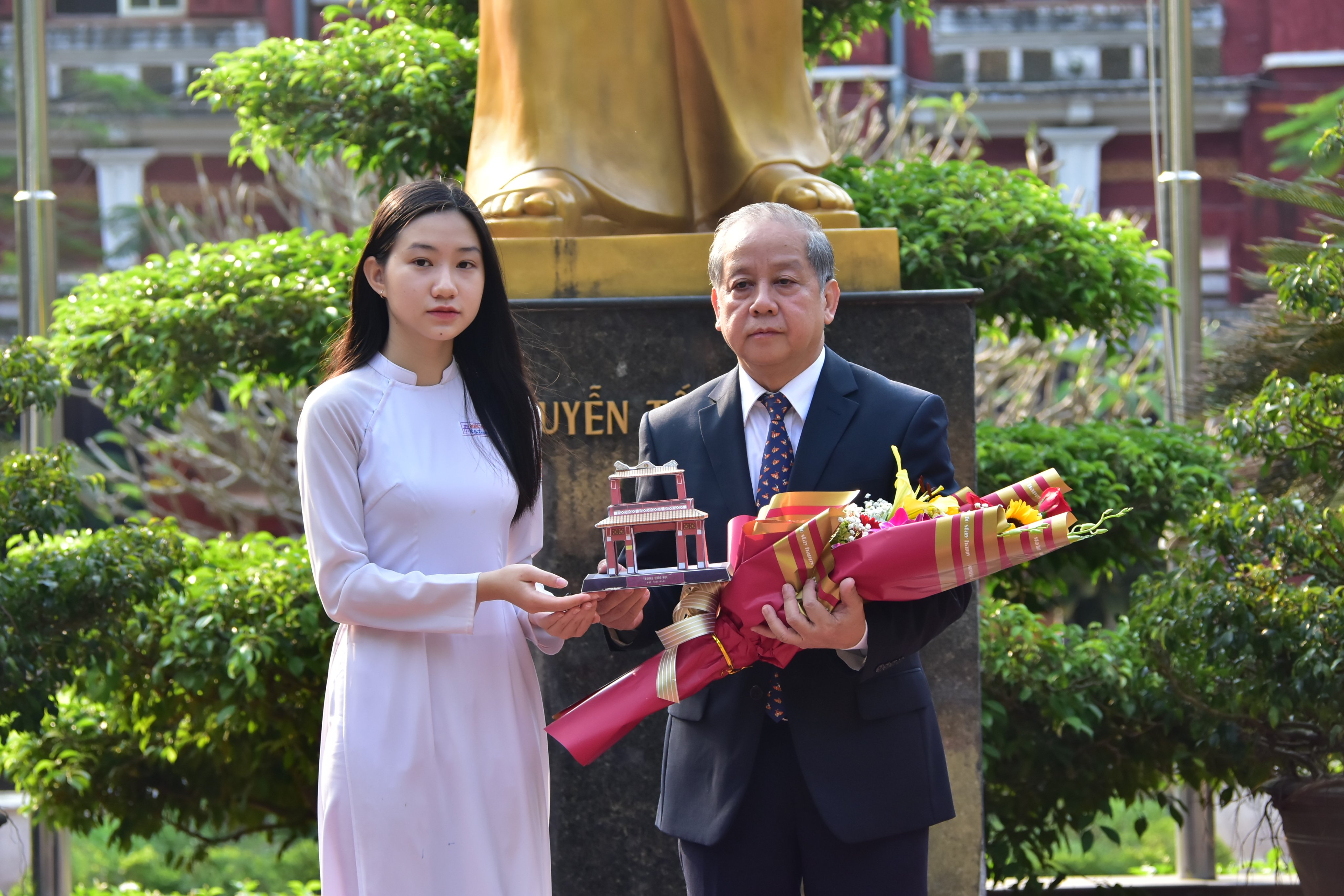 Hiểu để giữ gìn bản sắc văn hóa Huế