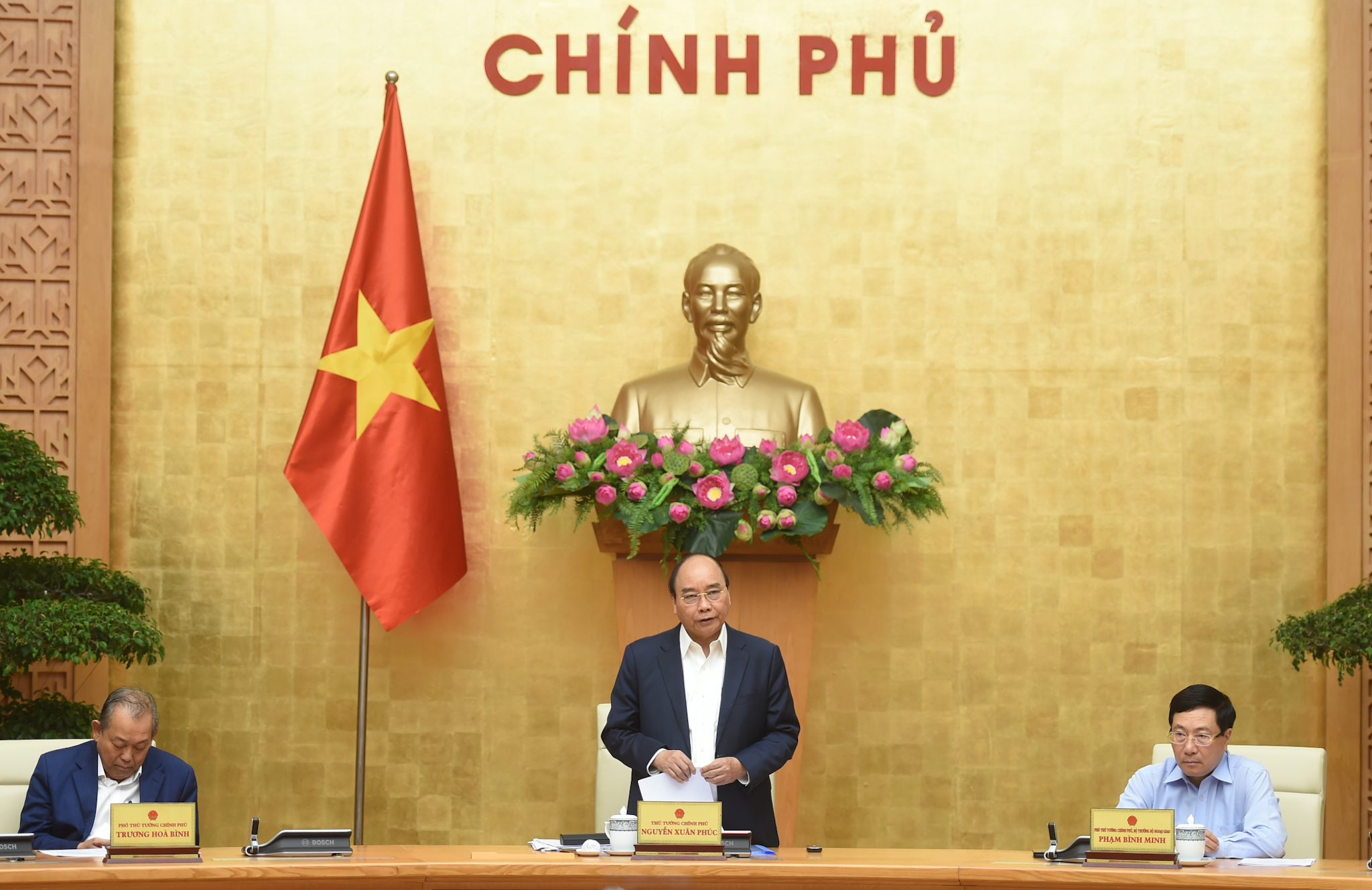 Nghiên cứu “hộ chiếu vaccine”, mở lại đường bay quốc tế