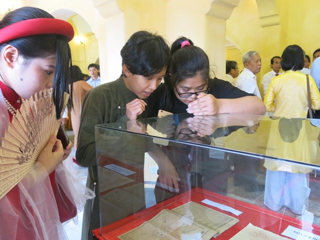 Opening of Tang Thu Lau