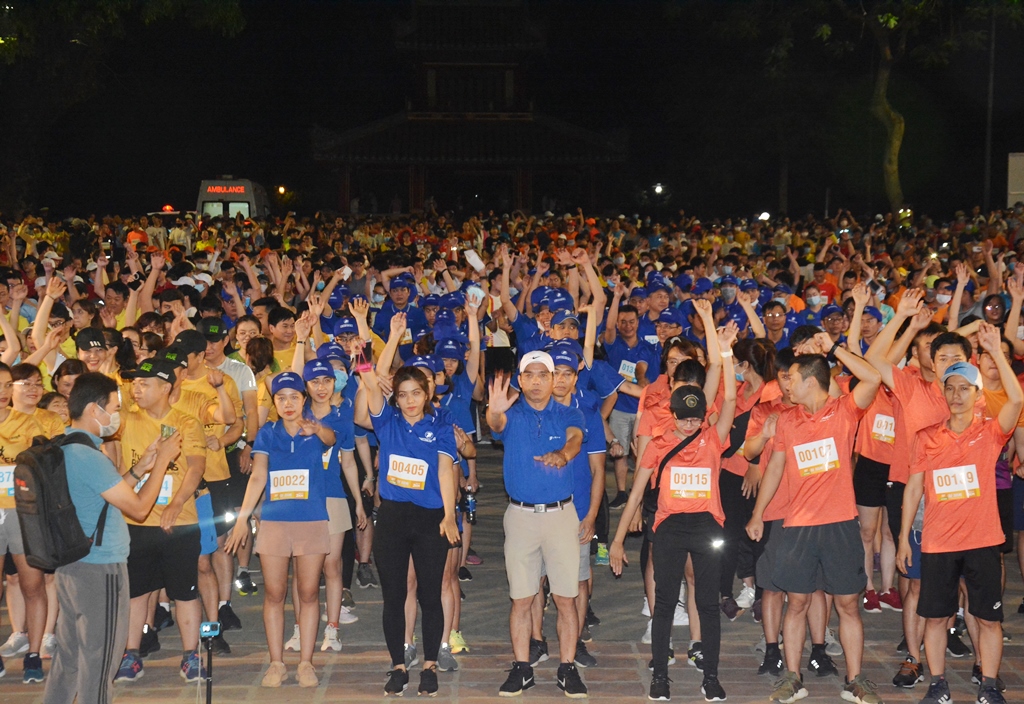 Hơn 4 000 người chạy vì cộng đồng  phát triển văn hóa đọc