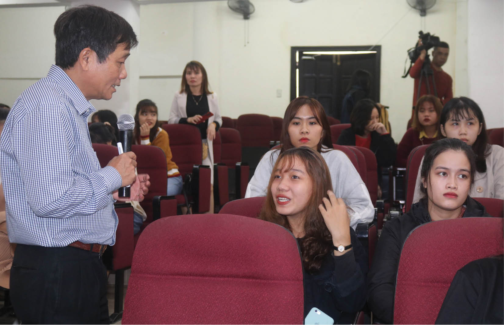 Làm bạn cùng con