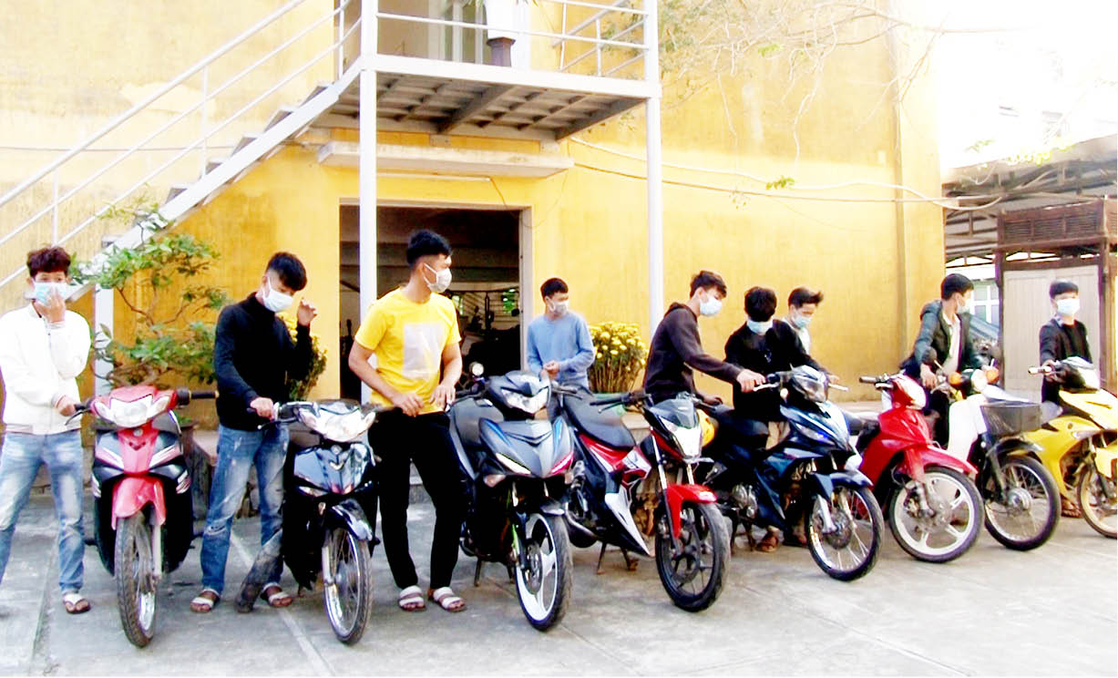 Lập “tổ đặc biệt” xử lý thanh niên tụ tập đua xe