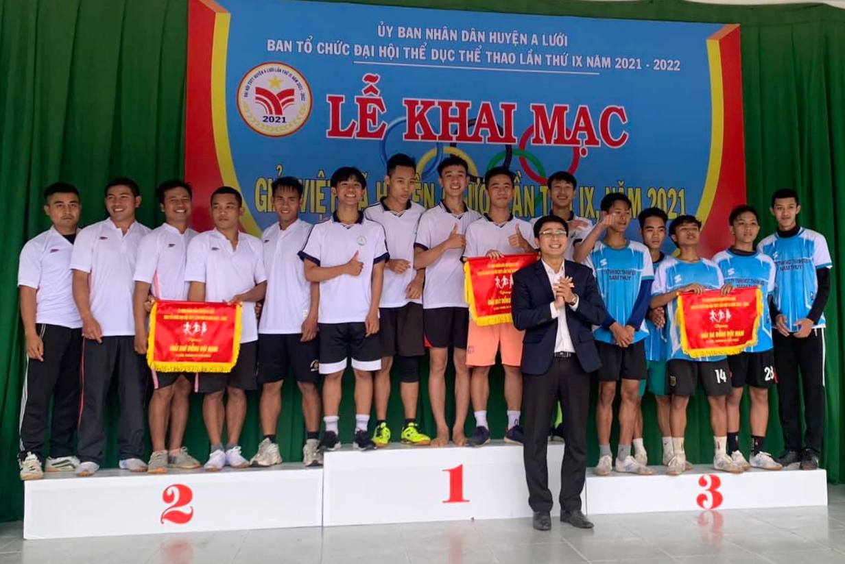 Gần 100 vận động viên tranh tài giải Việt dã truyền thống huyện A Lưới