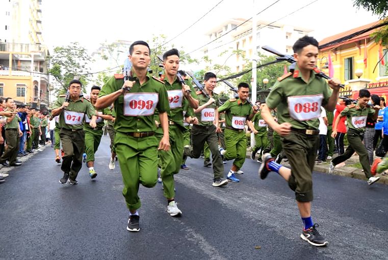 Hơn 400 vận động viên tham gia giải chạy vũ trang - việt dã và thi đấu bóng bàn