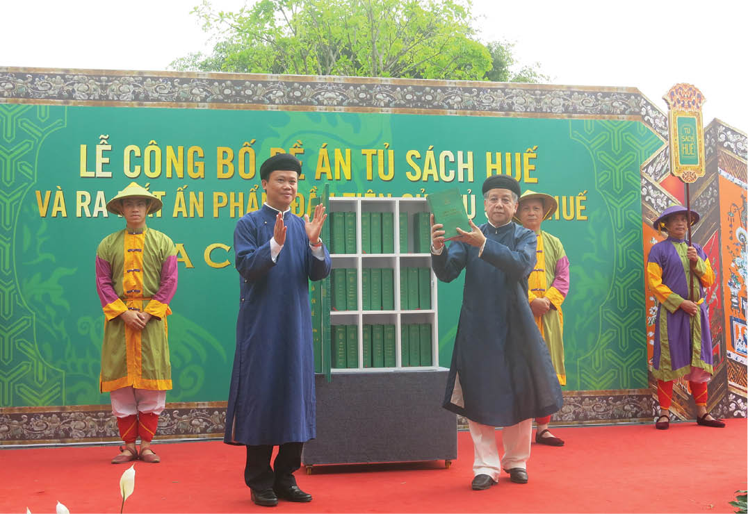 Địa chí Văn hóa Huế, quà tặng cho người đương thời và mai sau