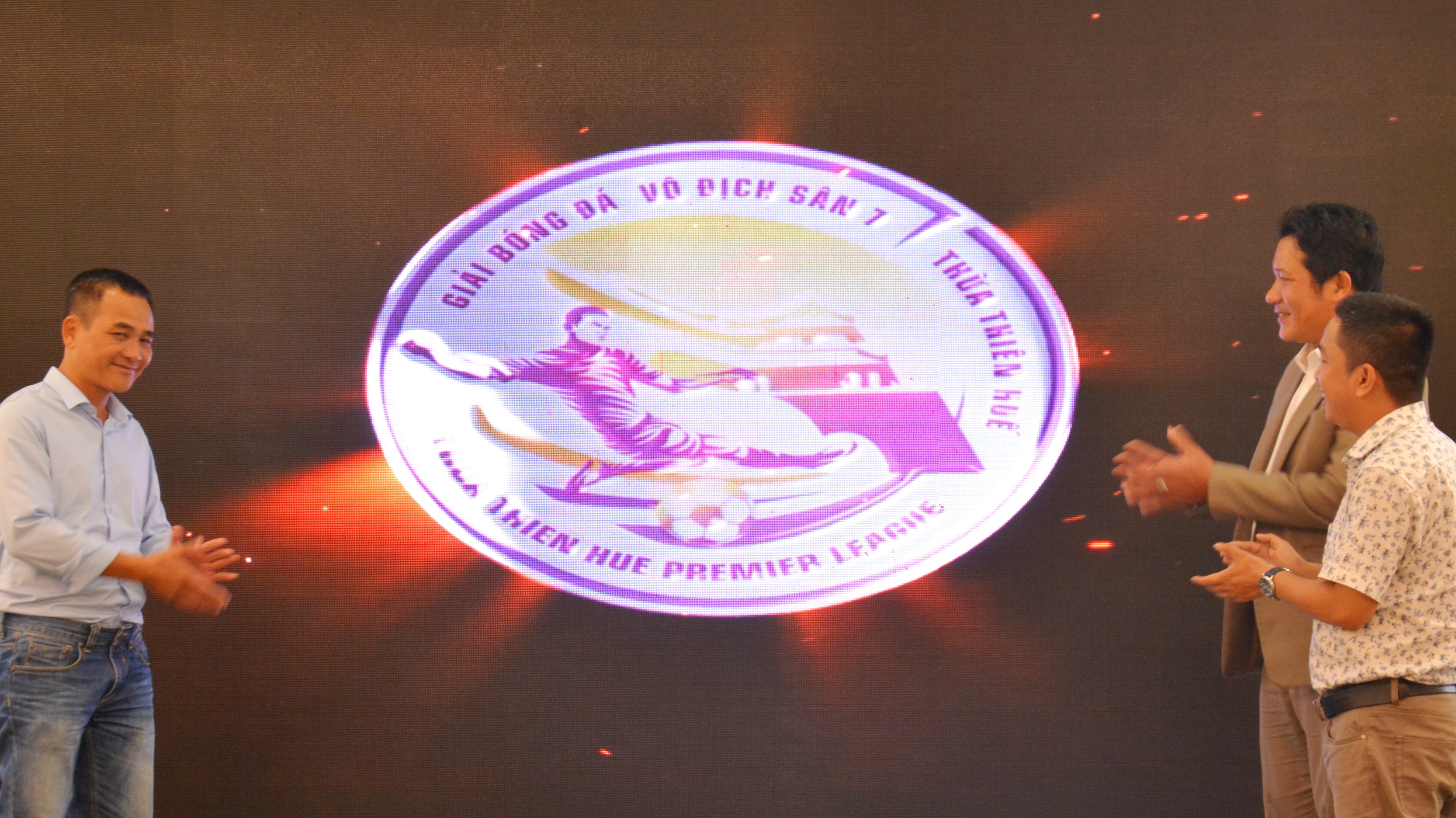 Huế lần đầu tổ chức giải bóng đá phủi chuyên nghiệp