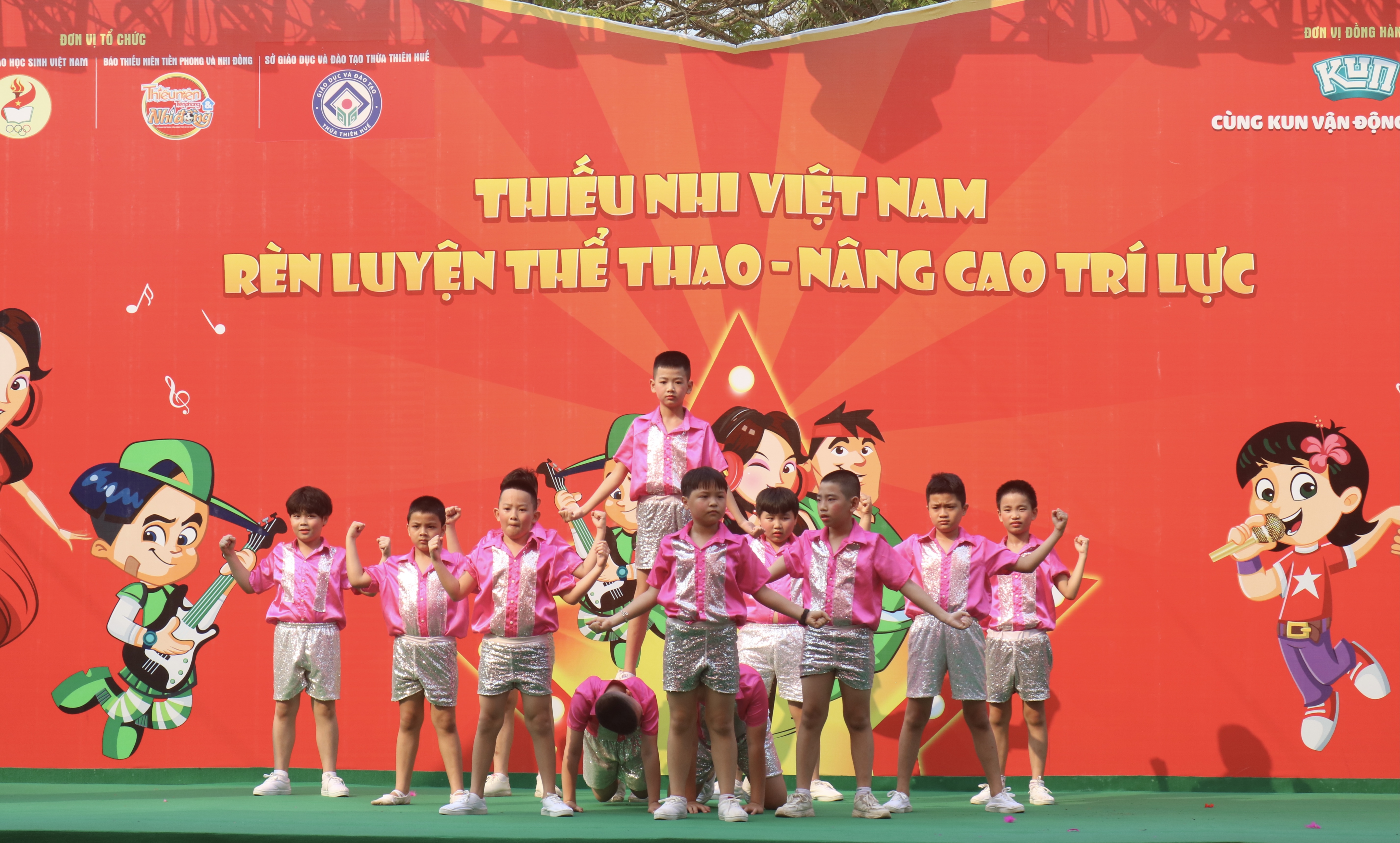 Rèn luyện thể thao, nâng cao trí lực