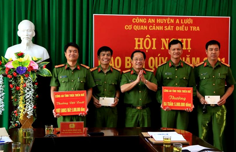 Công an tỉnh động viên các đơn vị vượt chỉ tiêu cấp thẻ căn cước công dân