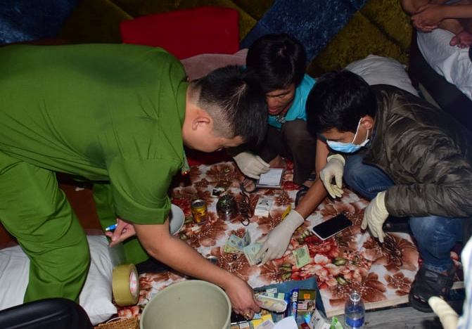 Khen thưởng 2 tập thể trong vụ triệt xóa tụ điểm ma túy tại nhà nghỉ Phượng Hồng