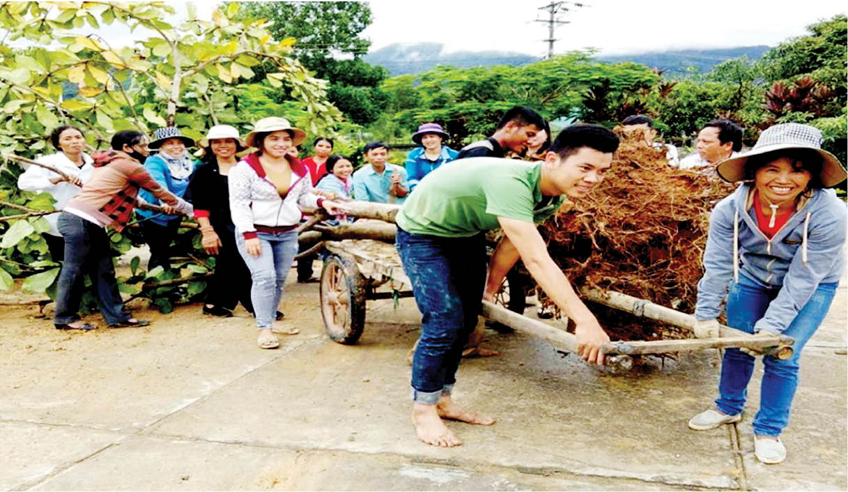 Sân trường “đoàn kết”