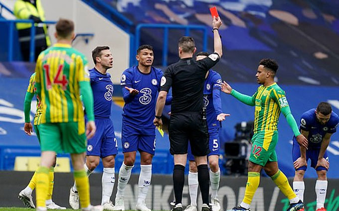 Silva tiếp tục gây thảm họa, The Blues thua trận đầu dưới thời Tuchel