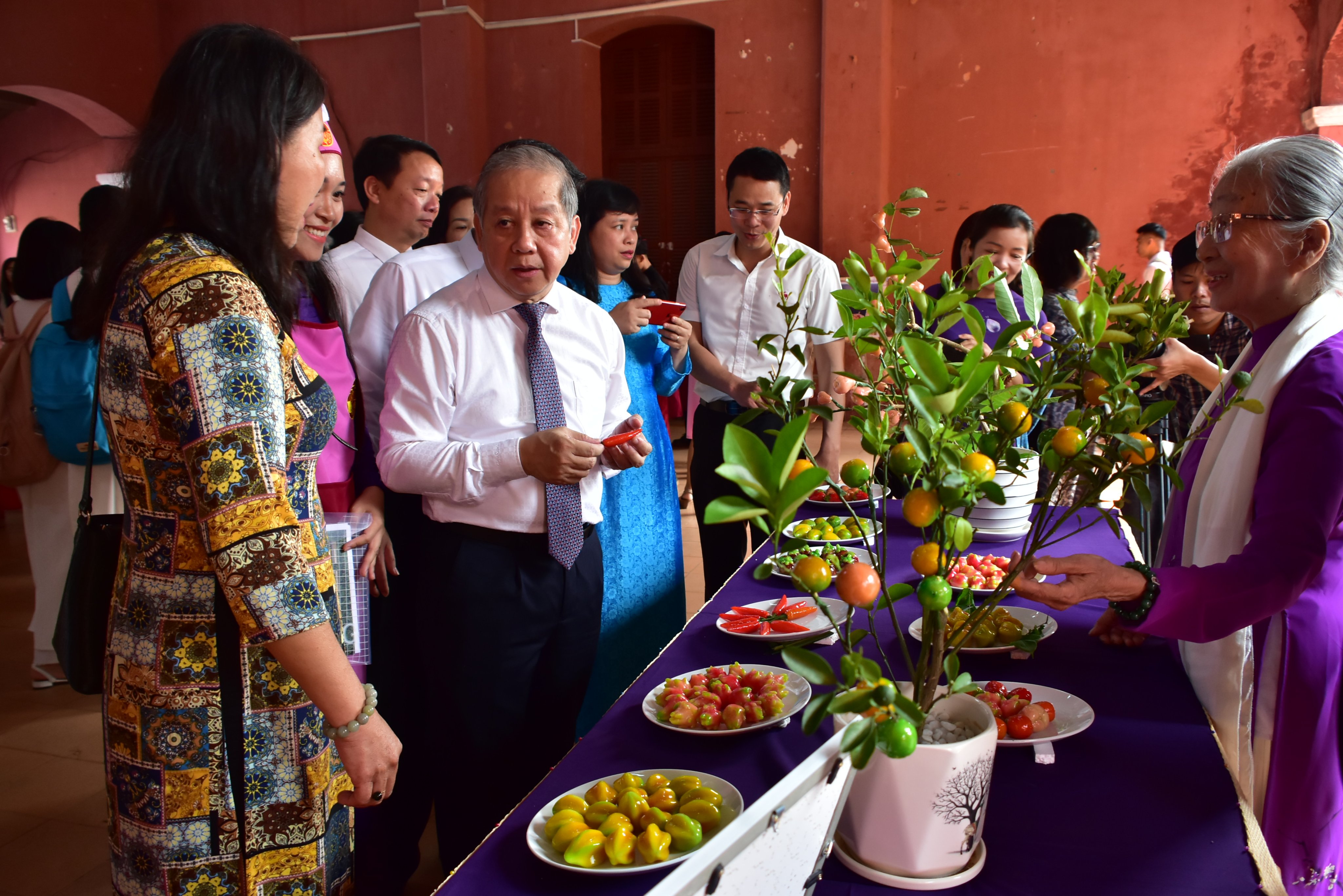 Khai trương phòng dạy kỹ năng gia chánh tại Trường THPT Hai Bà Trưng