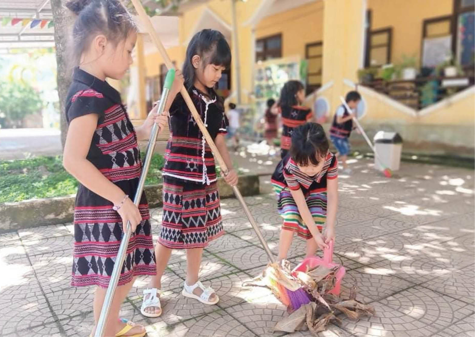 Vượt khó từ yêu thương
