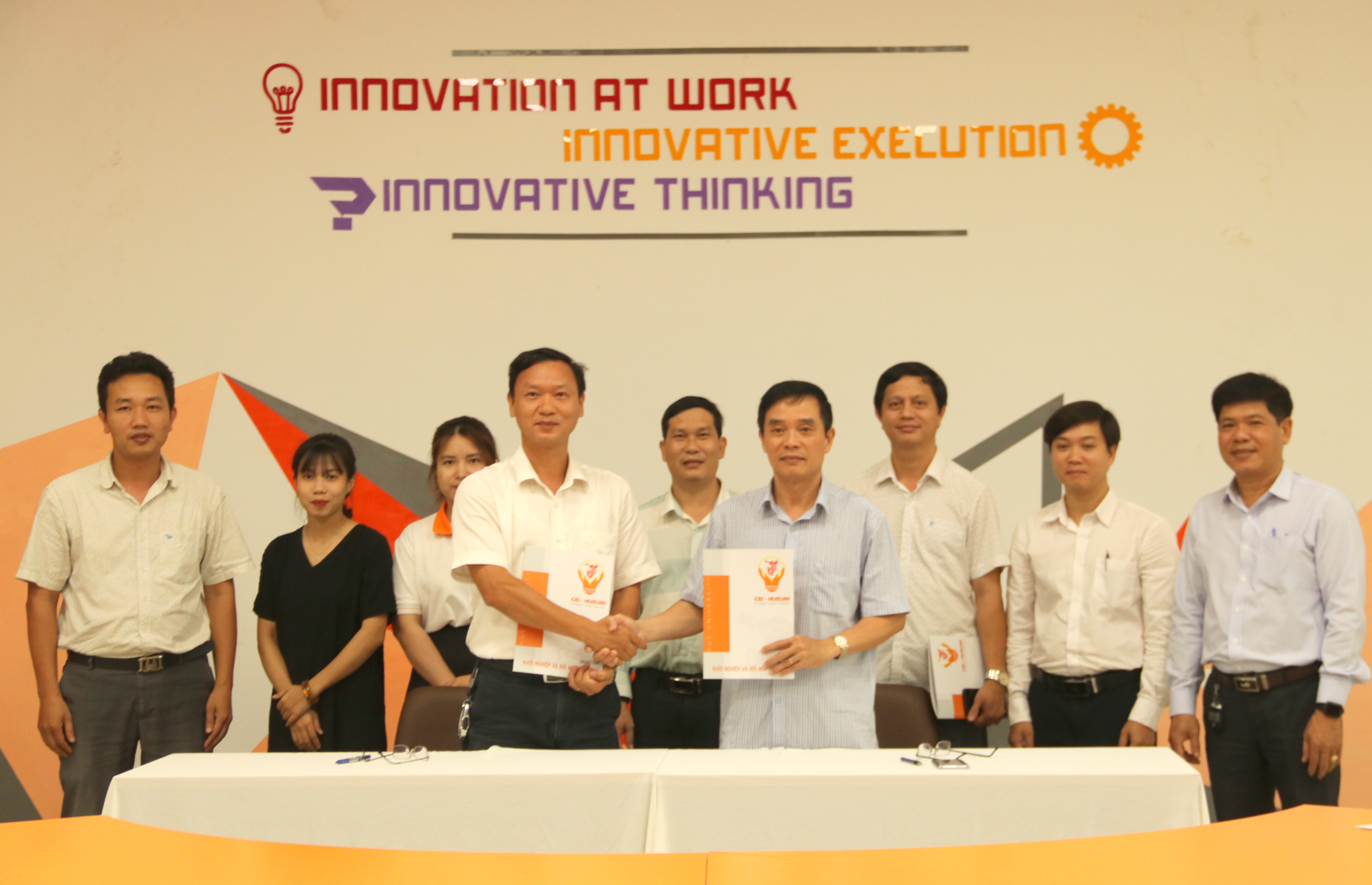 Hợp tác thúc đẩy và phát triển thị trường lao động