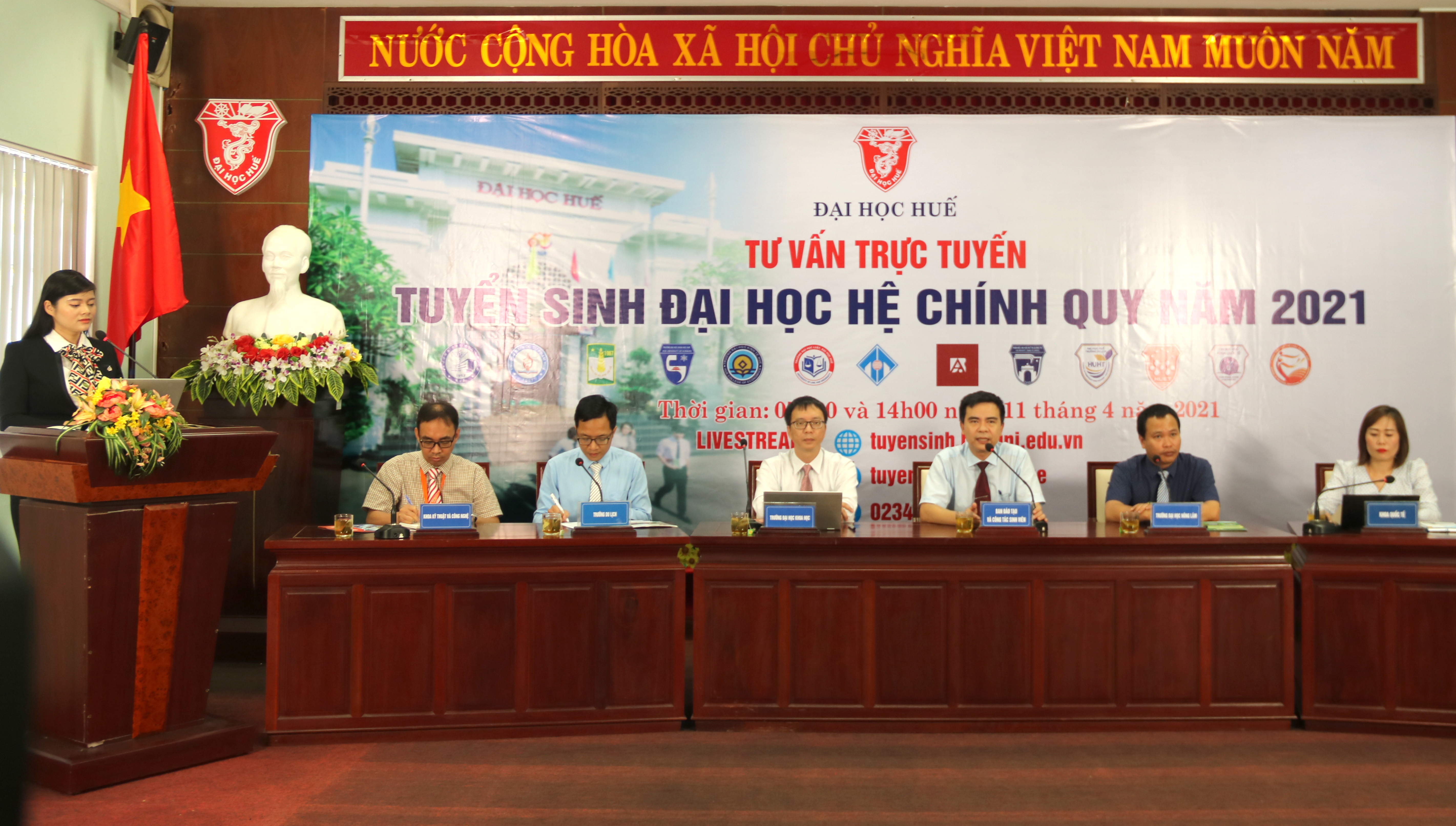 Đại học Huế livestream tư vấn thông tin tuyển sinh năm 2021