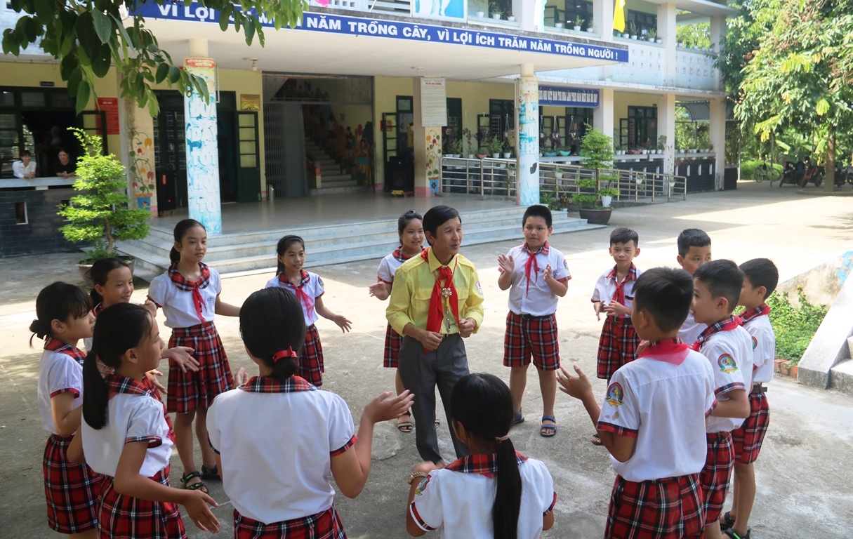 4 nhà giáo được phong tặng danh hiệu “Nhà giáo Ưu tú”