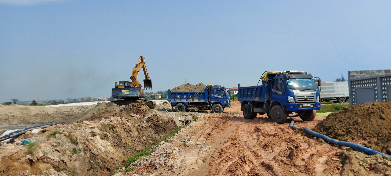 Chủ đầu tư, đơn vị giám sát không nắm rõ việc chở cát ra khỏi khu vực dự án