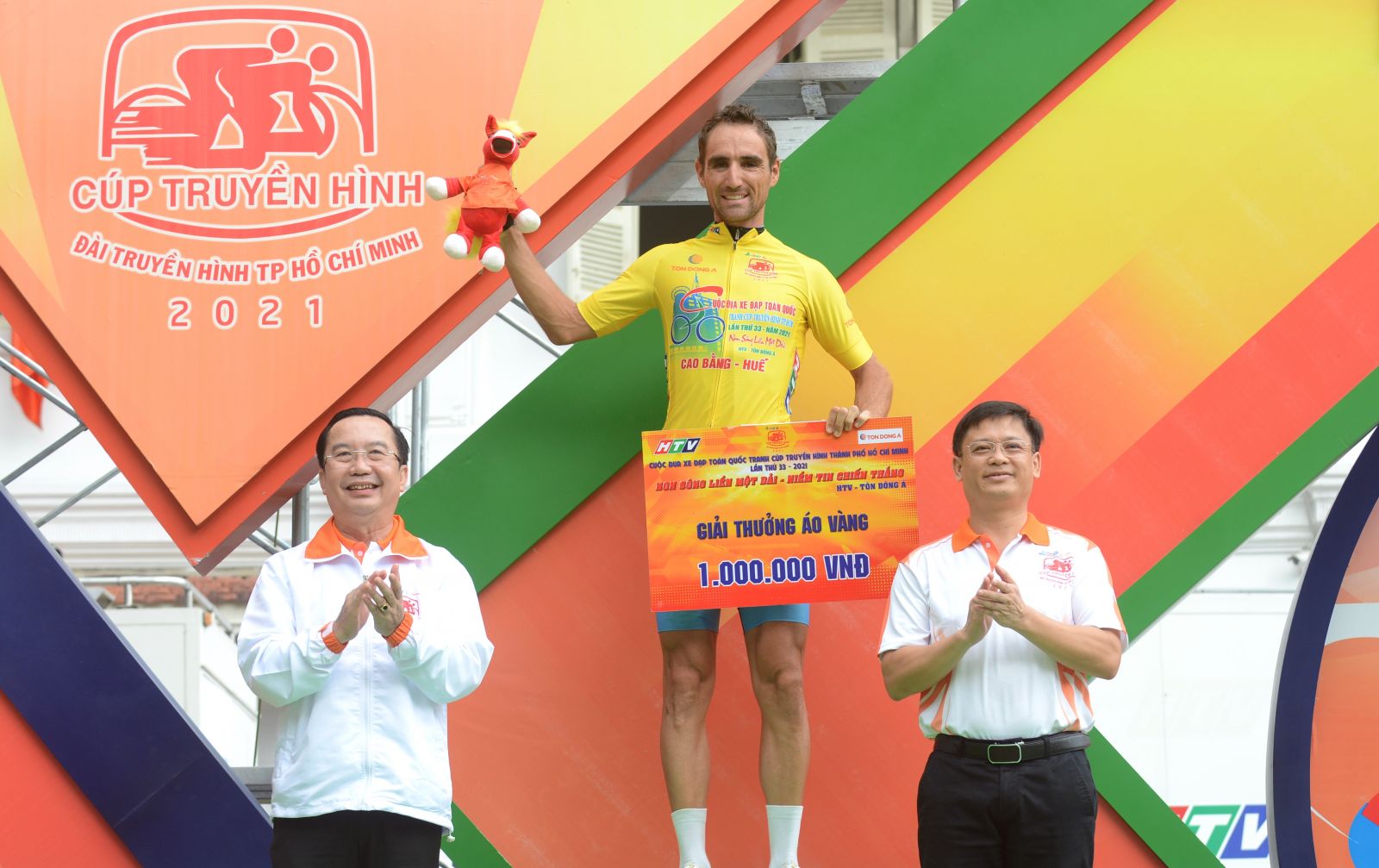 The 11th stage themed The whole country in a strip 2021” Racer Nguyen Truc Sinh leisurely finished at first place