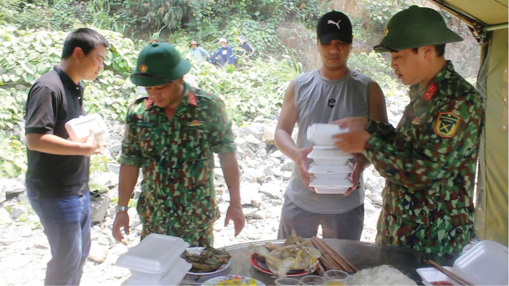 Những “anh nuôi” trong cuộc tìm kiếm ở Thủy điện Rào Trăng 3