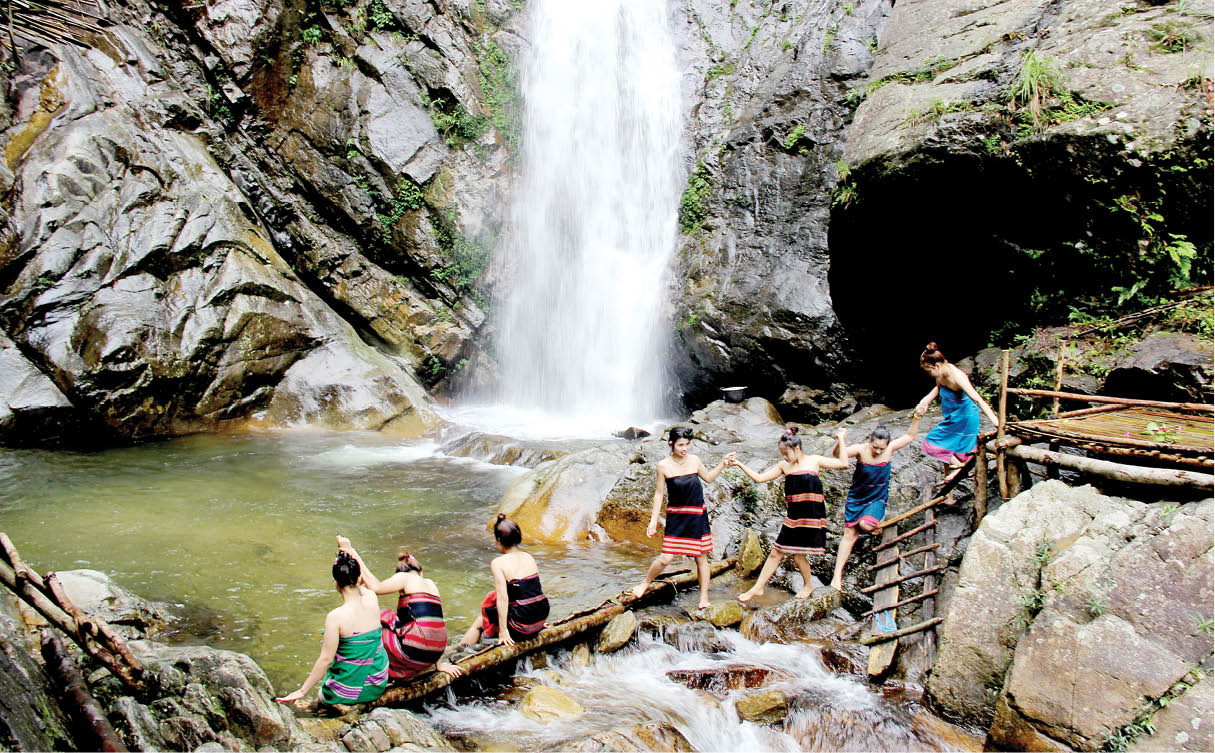 A Lưới vào “mùa” du lịch hè