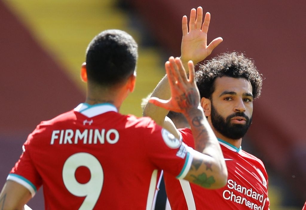 Thua đau ở phút bù giờ, The Kop lỡ cơ hội chen chân vào Top 4