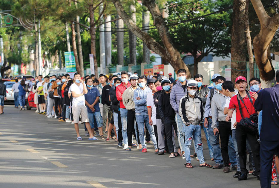 “Nóng” từ ngoài vô trong