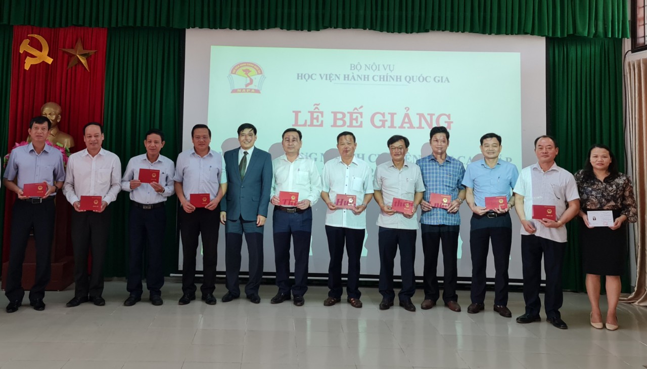 35 học viên được cấp chứng chỉ chuyên viên cao cấp