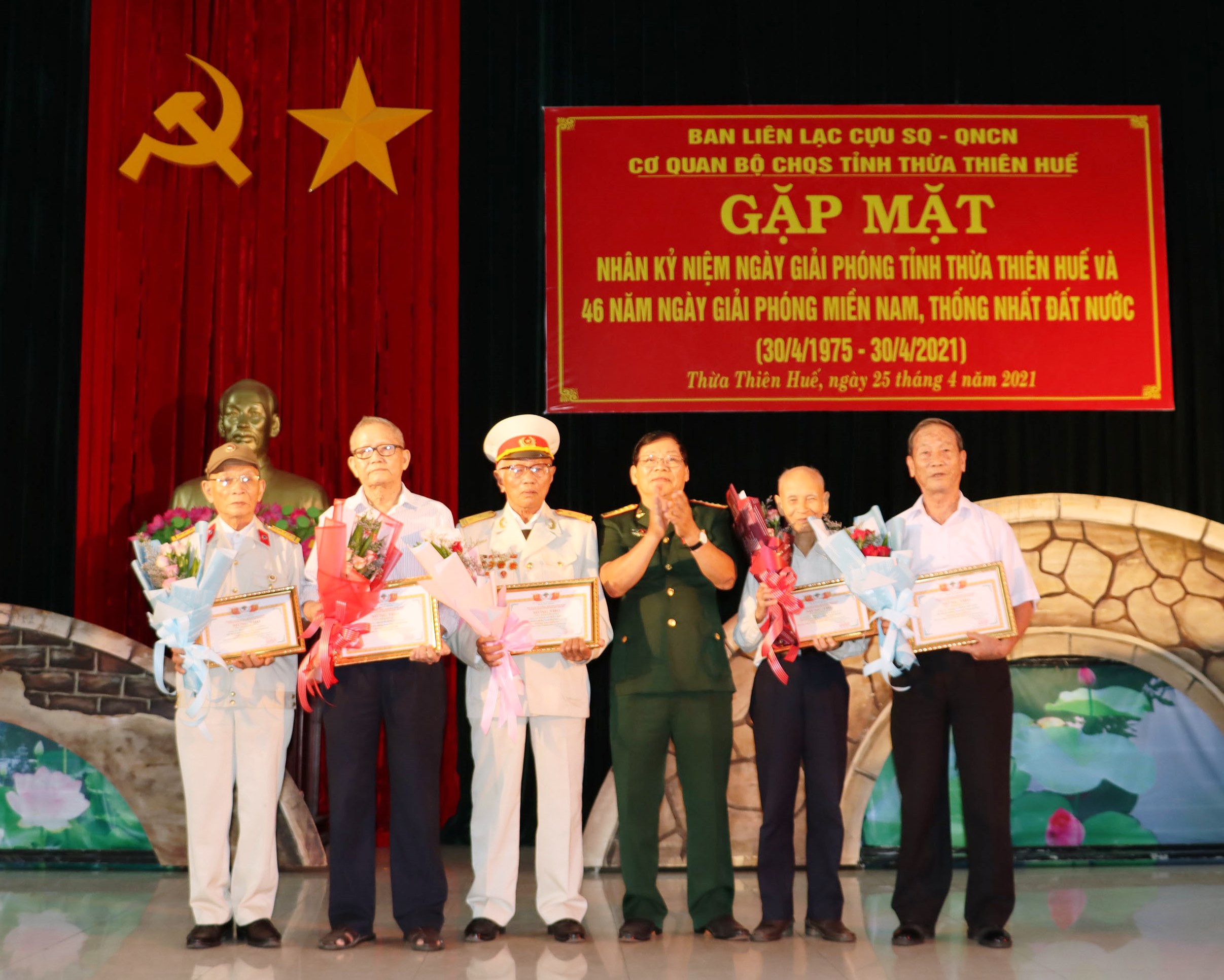 Gặp mặt 300 cựu quân nhân